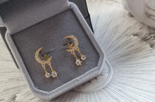 Indlæs billede til gallerivisning Måne & stjerne ørehængere prydet m/sten. Sterling sølv/guldbelagt
