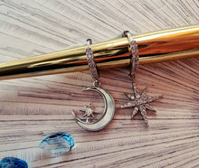 Indlæs billede til gallerivisning Stjerne & måne creoler med funklende sten og marmor look Sterling sølv