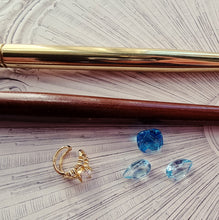 Indlæs billede til gallerivisning Bred earcuff med funklende sten. Sterling sølv/guldbelagt