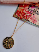Indlæs billede til gallerivisning Medaljon, beskyttende engel. Sterling sølv/guldbelagt