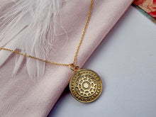 Indlæs billede til gallerivisning Aztekisk inspireret medaljon. Sterling sølv/guldbelagt.