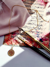 Indlæs billede til gallerivisning Aztekisk inspireret medaljon. Sterling sølv/guldbelagt.