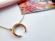 Indlæs billede til gallerivisning Smuk halvmåne m/sten. Sterling sølv/guldbelagt