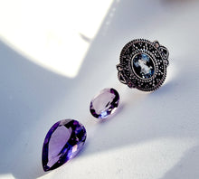 Indlæs billede til gallerivisning Smuk håndlavet statement ring med facetslebet topas!