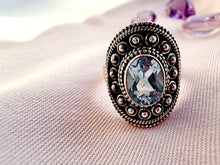 Indlæs billede til gallerivisning Smuk håndlavet statement ring med facetslebet topas!