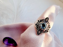 Indlæs billede til gallerivisning Smuk håndlavet statement ring med facetslebet topas!
