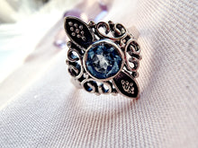 Indlæs billede til gallerivisning Smuk håndlavet statement ring med facetslebet topas!