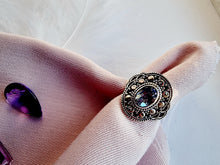 Indlæs billede til gallerivisning Smuk håndlavet statement ring med facetslebet topas!