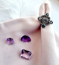 Indlæs billede til gallerivisning Unikum! Smuk håndlavet statement ring med facetslebet topaser!