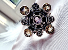 Indlæs billede til gallerivisning Smuk håndlavet statement ring med facetslebet ametyst og citrin!