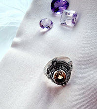 Indlæs billede til gallerivisning Smuk håndlavet statement ring med facetslebet citrin!