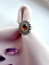 Indlæs billede til gallerivisning Smuk håndlavet statement ring med facetslebet citrin!