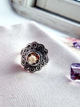Indlæs billede til gallerivisning Smuk håndlavet statement ring med facetslebet smuk citrin!