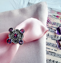 Indlæs billede til gallerivisning Unikum! Smuk håndlavet statement ring med facetslebet ametyster!