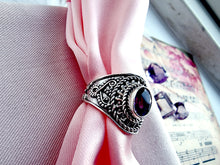 Indlæs billede til gallerivisning Unikum! Smuk statement ring med facetslebet ametyst!