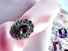 Indlæs billede til gallerivisning Unikum! Smuk håndlavet statement ring med facetslebet ametyst!