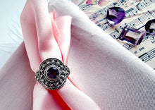 Indlæs billede til gallerivisning Unikum! Smuk håndlavet statement ring med facetslebet ametyst!