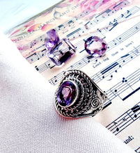 Indlæs billede til gallerivisning Smuk håndlavet statement ring med facetslebet ametyst!