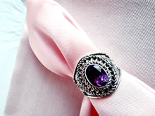 Indlæs billede til gallerivisning Smuk håndlavet statement ring med facetslebet ametyst!