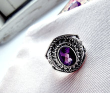 Indlæs billede til gallerivisning Smuk håndlavet statement ring med facetslebet ametyst!