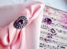 Indlæs billede til gallerivisning Smuk håndlavet statement ring med facetslebet ametyst!