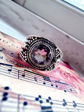 Indlæs billede til gallerivisning Smuk håndlavet statement ring med en smuk grøn ametyst!