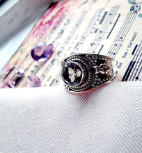 Indlæs billede til gallerivisning Smuk håndlavet statement ring med en smuk grøn ametyst!