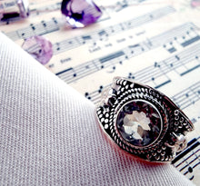 Indlæs billede til gallerivisning Smuk håndlavet statement ring med en smuk grøn ametyst!