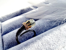 Indlæs billede til gallerivisning Unikum! smuk håndlavet ring med grøn ametyst og glitrende topaser!