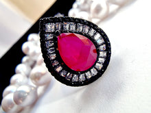 Indlæs billede til gallerivisning Unikum! Stor smuk facetslebet rubin ring med glitrende sten!