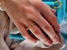 Indlæs billede til gallerivisning Eternity ring. Sterling sølv/guldbelagt