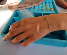 Indlæs billede til gallerivisning Armbånd med små kors og glitrende sten Sterling sølv