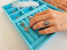 Indlæs billede til gallerivisning Smuk håndlavet statement ring med facetslebet topas!