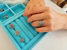 Indlæs billede til gallerivisning Smuk håndlavet statement ring med facetslebet topas!