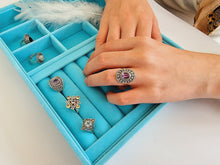 Indlæs billede til gallerivisning Smuk håndlavet statement ring med facetslebet ametyst!