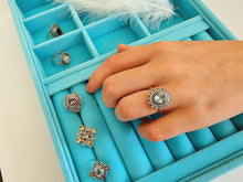 Indlæs billede til gallerivisning Smuk håndlavet smuk statement ring med facetslebet topas!