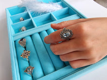 Indlæs billede til gallerivisning Smuk håndlavet statement ring med facetslebet topas!