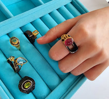 Indlæs billede til gallerivisning Unikum! Smuk håndlavet ring med rubin og 14 karat guld!