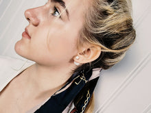 Indlæs billede til gallerivisning "Front to front" Trendy perle ørestikker! Sterling sølv