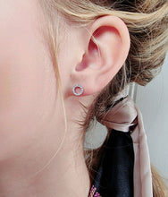 Indlæs billede til gallerivisning Minimalistiske ørestikkere med funklende sten Sterling sølv