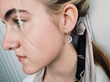 Indlæs billede til gallerivisning Stjerne & måne creoler med funklende sten og marmor look Sterling sølv
