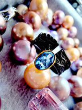 Indlæs billede til gallerivisning Smuk håndlavet ring med facetslebet blå topas!