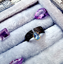 Indlæs billede til gallerivisning Smuk håndlavet ring med facetslebet blå topas!