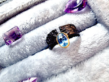 Indlæs billede til gallerivisning Smuk håndlavet ring med facetslebet blå topas!