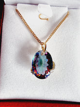 Indlæs billede til gallerivisning 10 karat guld vedhæng med mystisk topas