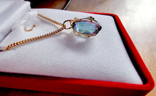 Indlæs billede til gallerivisning 10 karat guld vedhæng med mystisk topas