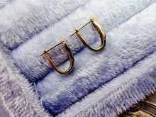 Indlæs billede til gallerivisning 10 karat guld hoops med safir & diamanter