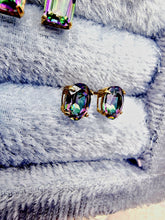 Indlæs billede til gallerivisning 10 karat guld ørestikker med mystisk topas