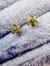 Indlæs billede til gallerivisning 10 karat guld blomster med peridot & diamant