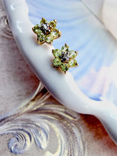 Indlæs billede til gallerivisning 10 karat guld blomster med peridot & diamant
